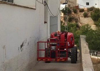 Empiezan las obras para la retirada del fibrocemento en el CEIP Párroco Francisco Mas