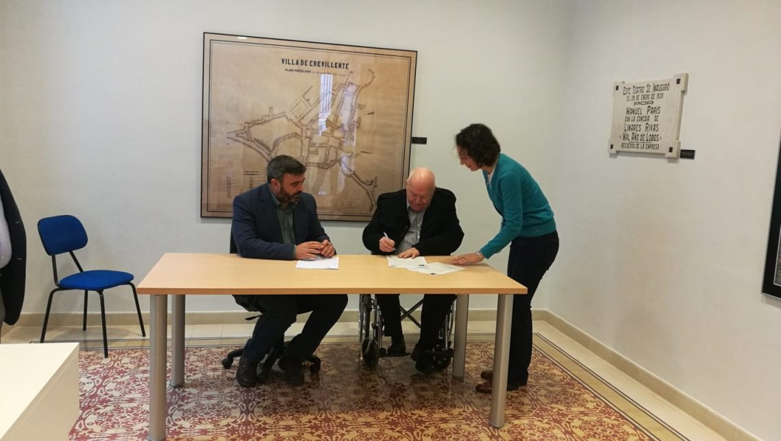 crevillent-donacion-fotografias-clara-campoamor-octubre-2019