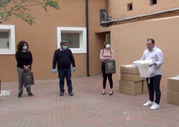 crevillent-entrega-batas-a-sanitarios-abril-2020-1