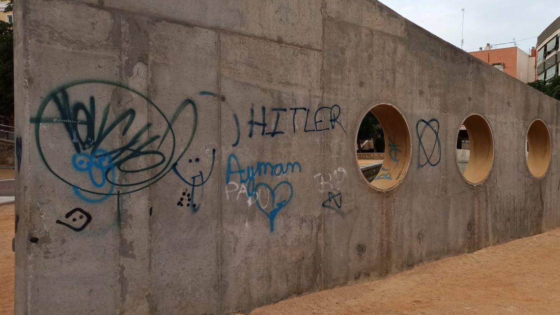 Limpieza de pintadas y grafitis en las calles de Crevillent