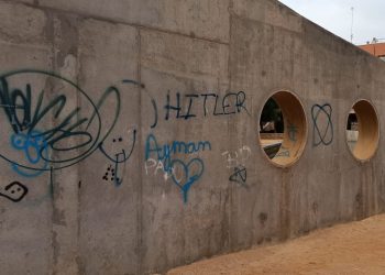 Limpieza de pintadas y grafitis en las calles de Crevillent