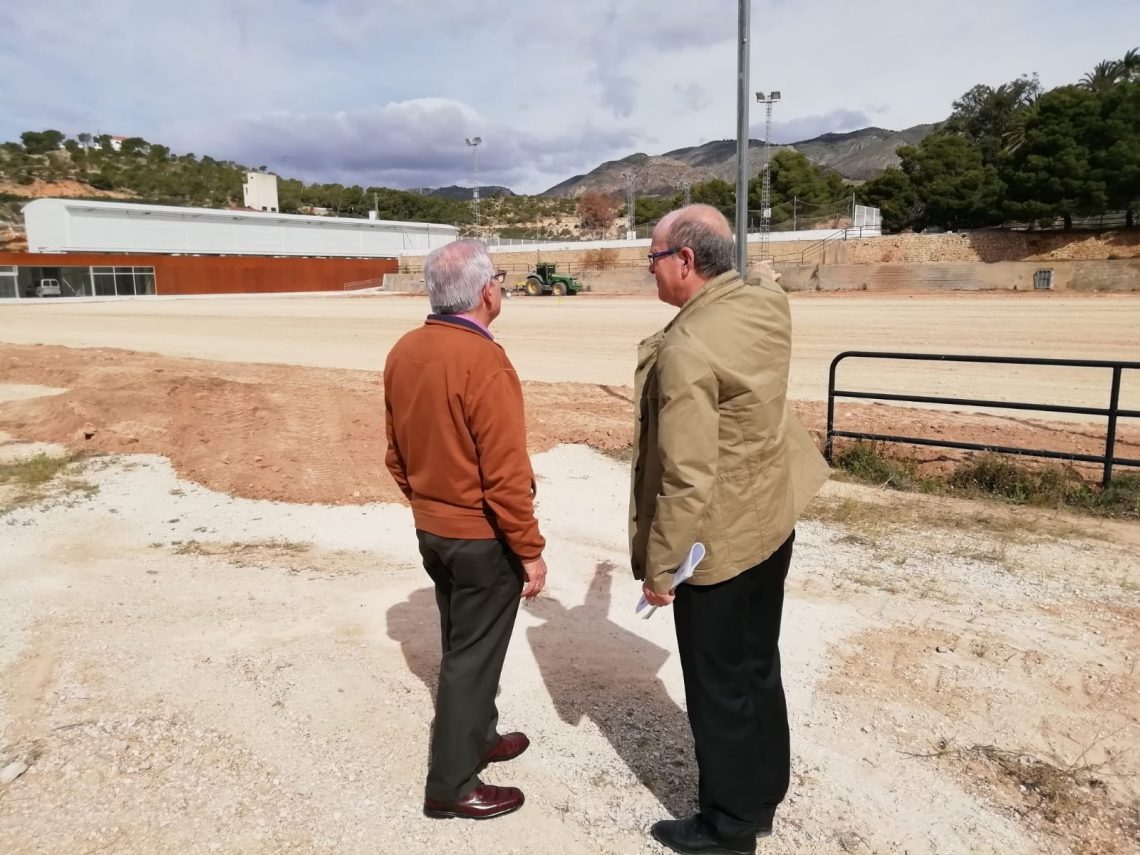 crevillent-visita-campo-de-futbol-cesped-mayo-2019