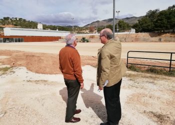 crevillent-visita-campo-de-futbol-cesped-mayo-2019