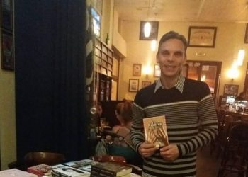 «La poesía actual se está reencontrando con la gente de la calle»