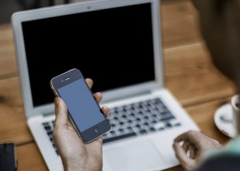 Una nueva técnica basada en nanoagujas permite memorias digitales más robustas y con más capacidad