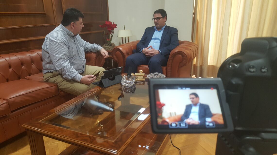 dolores-joaquin-hernandez-recibe-a-angel-director-aqui-marzo-2019