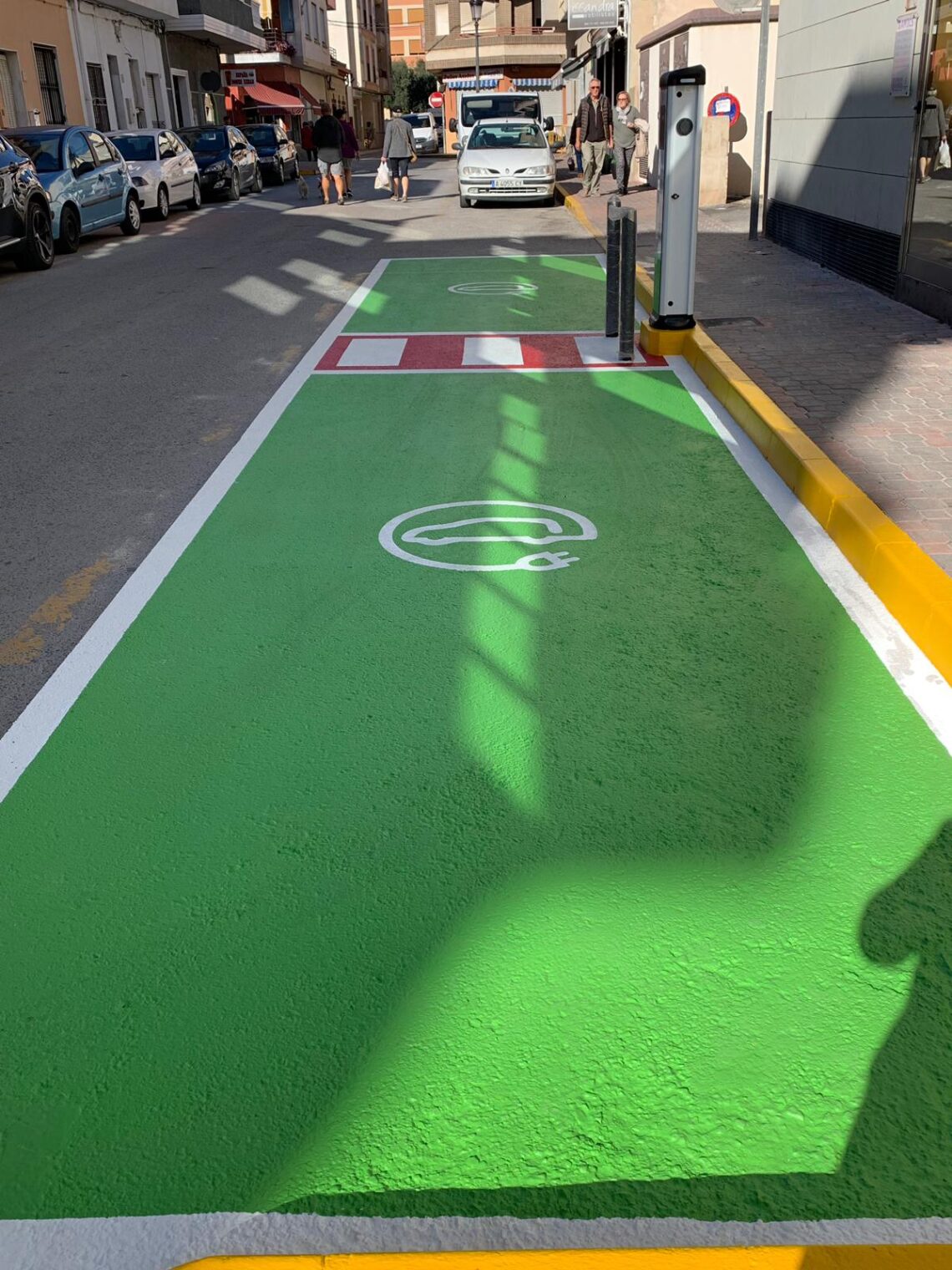 Dolores invierte 20.434€ en dos puntos de recarga eléctrica de vehículos