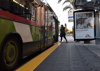 Movilidad concluye las obras de accesibilidad en 23 paradas de autobuses de Elche