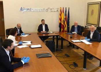 El gobierno municipal y los agentes sociales firman un acuerdo para la reactivación económica y social