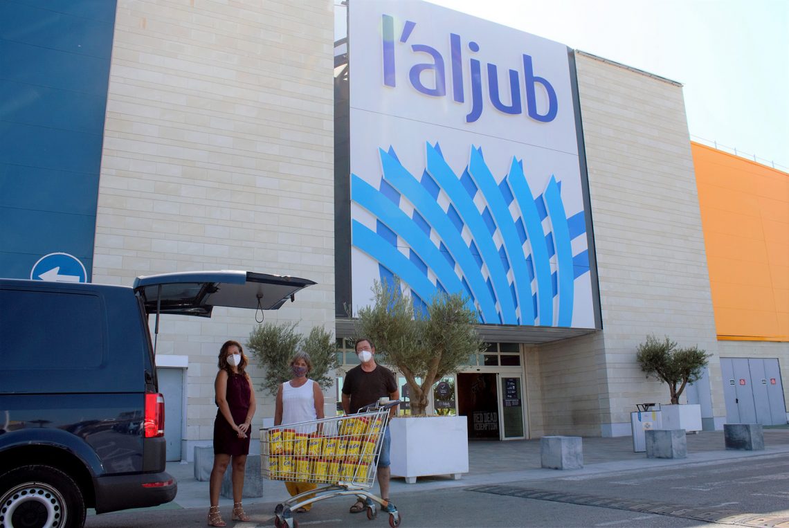 L’Aljub dona alimentos a las asociaciones DYA elche y Despensa Solidaria