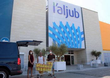 L’Aljub dona alimentos a las asociaciones DYA elche y Despensa Solidaria