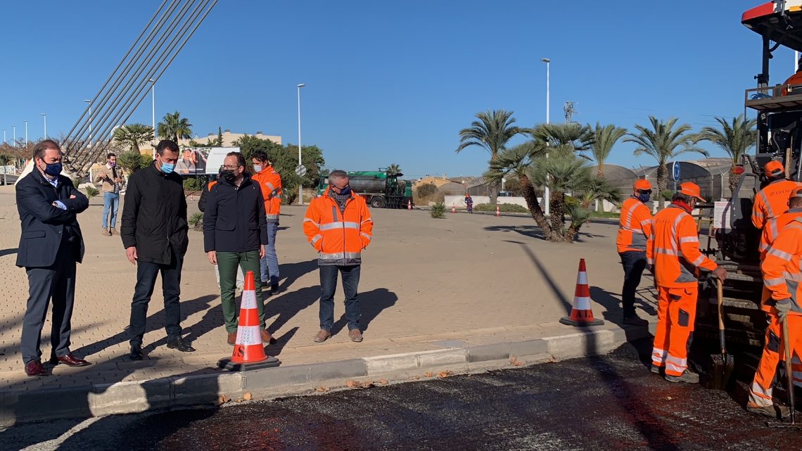 El Ayuntamiento inicia en el Pont del Bimil.lenari un plan de mejora del asfaltado