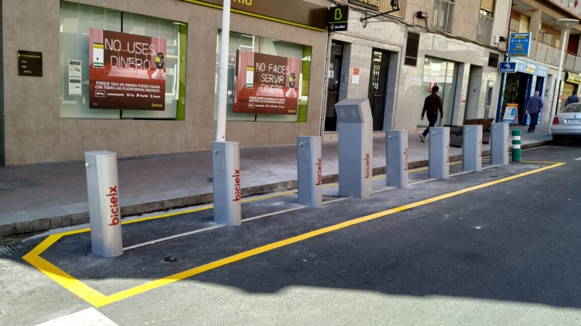 La Plaza de Barcelona cuenta con una estación de BiciElx