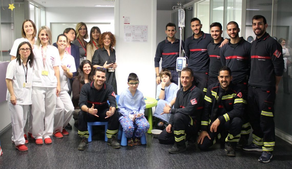 elche-bomberos-visita-hospital-diciembre-2019-2