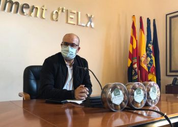 Felip Sànchez: «Tenemos que pedir el dátil fresco en los comercios para garantizar su producción»