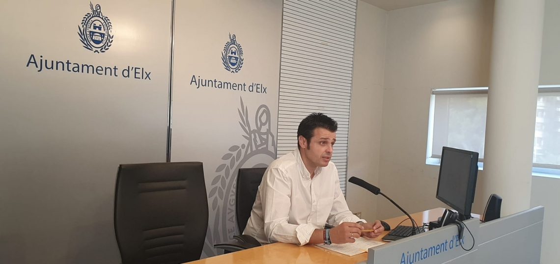 Elche pone en marcha a partir de mañana el servicio de salvamento y socorrismo en sus playas