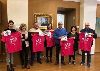 elche-entrega-camiseta-y-dorsal-carrera-contra-el-cancer-de-mama-noviembre-2019-2