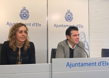 elche-fitur-carles-molina-y-coordinadora-visitelche-pilar-macia-enero-2020
