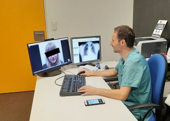 El Hospital General de Elche realiza consultas telemáticas para agilizar e incrementar la seguridad