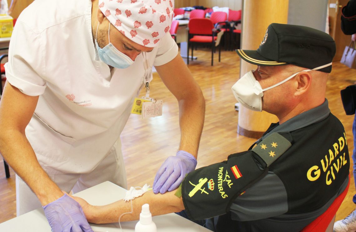 El Hospital del Vinalopó realiza test COVID-19 a la Policía Nacional de Elche