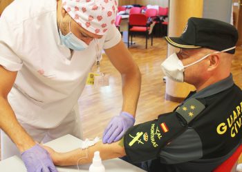 El Hospital del Vinalopó realiza test COVID-19 a la Policía Nacional de Elche