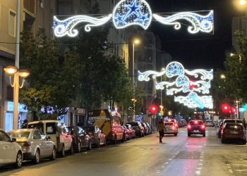 La concejalía de Comercio enciende el alumbrado navideño para apoyar a los comercios