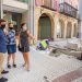 Comienza la colocación del gran mosaico de la Plaça de Baix