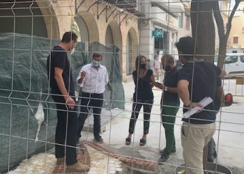 Los adoquines que se van a colocar en la Plaça de Baix determinan que el pavimento cumple con la normativa de seguridad