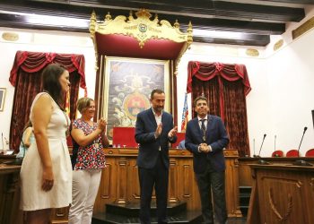 elche-patronato-del-misteri-medalla-como-miembro-a-carlos-manzon-agosto-2019-2