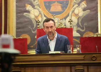 El Pleno acuerda la redacción de un plan de apoyo a la hostelería y el comercio