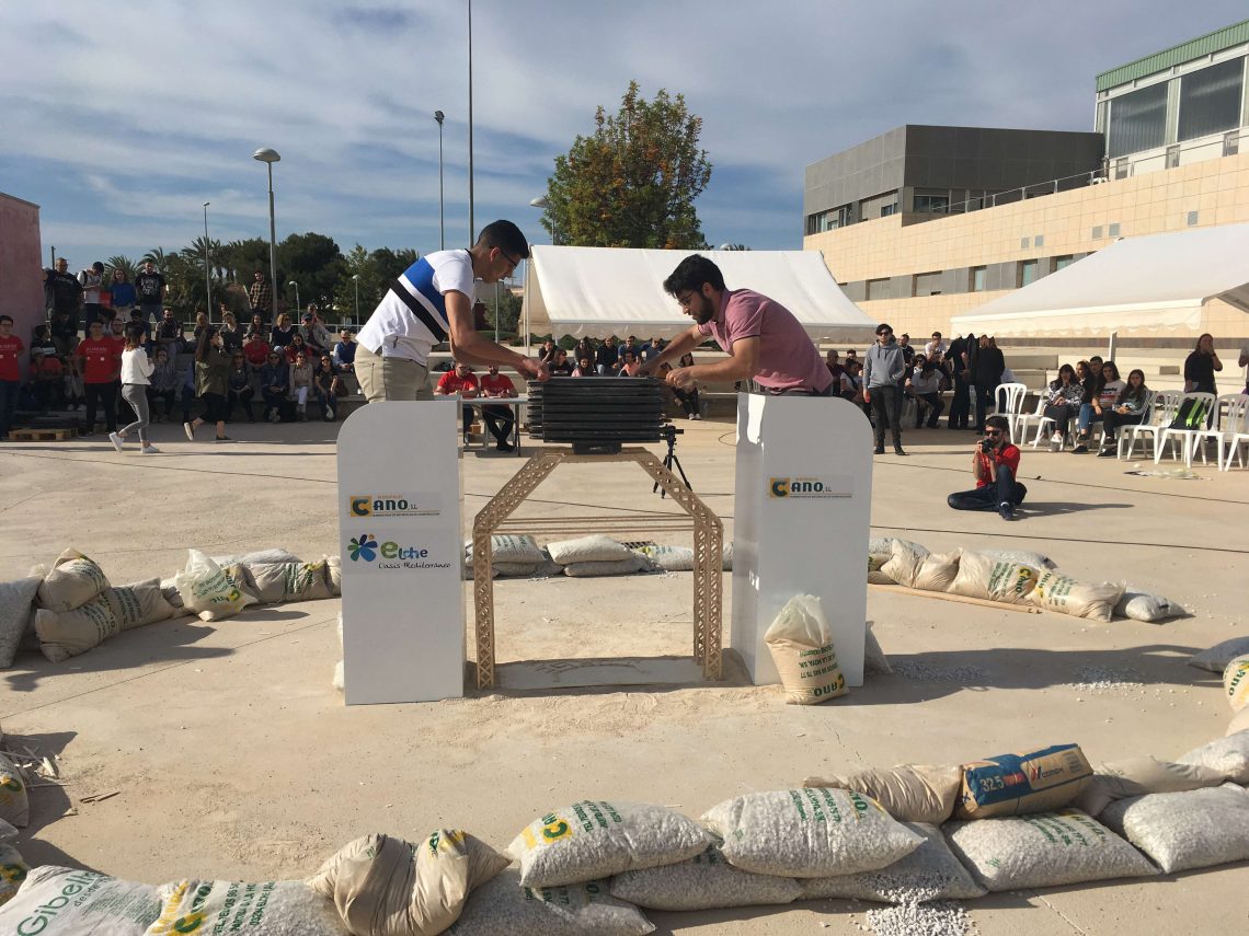 elche-puente-jorge-poniendo-placas-peso-concurso-mayo-2019