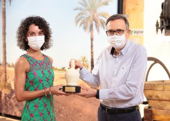 El ex Alcalde Diego Maciá visita el Museo Escolar de Pusol