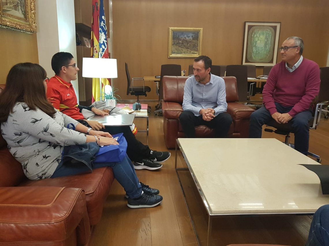 elche-recibe-nadador-luis-octubre-2019