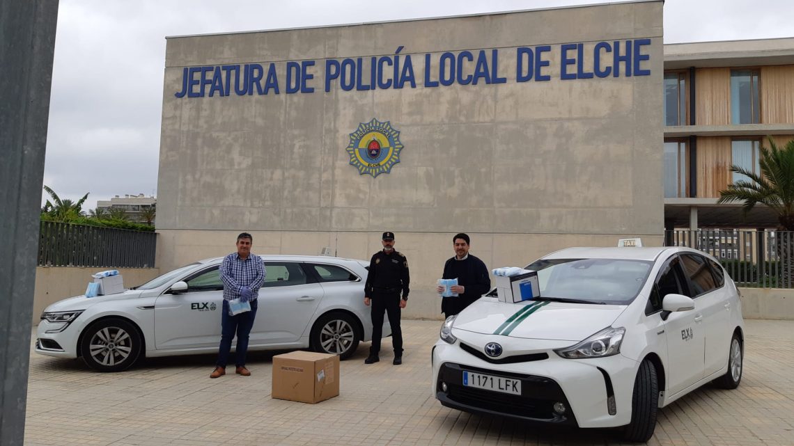 elche-reparto-mascarillas-taxi-abril-2020