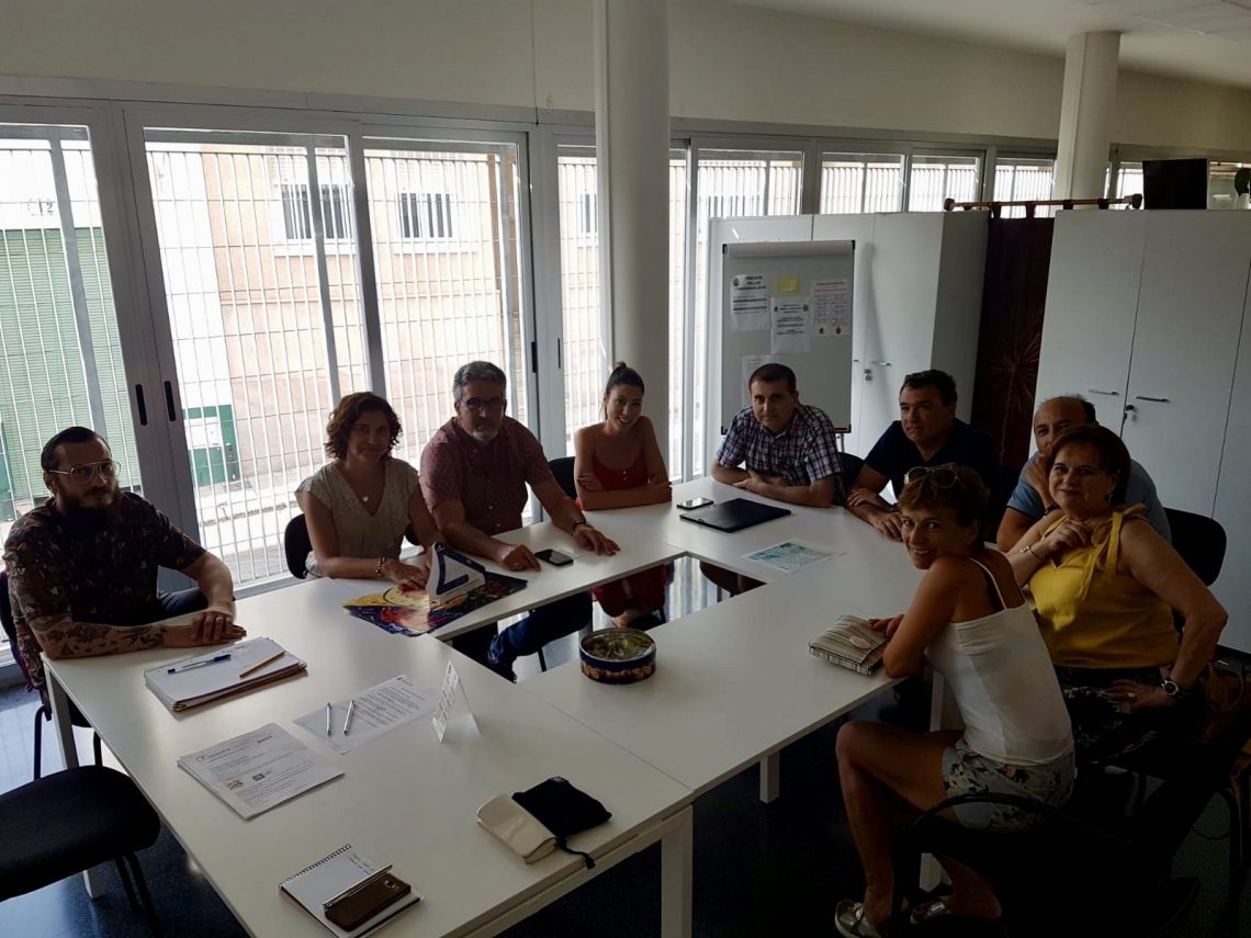 elche-reunion-concejala-de-fiestas-con-vecinos-calle-pizarro-limitar-el-ruido-agosto-2019