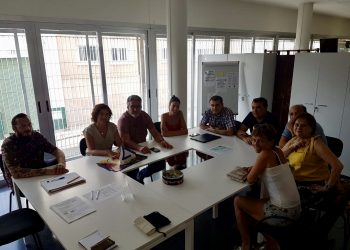 elche-reunion-concejala-de-fiestas-con-vecinos-calle-pizarro-limitar-el-ruido-agosto-2019