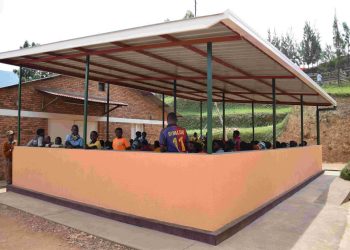 elche-umh-contruye-sala-de-espera-en-hospital-de-ruanda-julio-2019