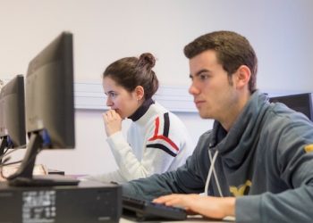 Medio millón de euros en ayudas para estudiantes