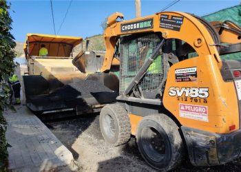 Elda reasfalta los accesos a las viviendas de la partida de La Horteta