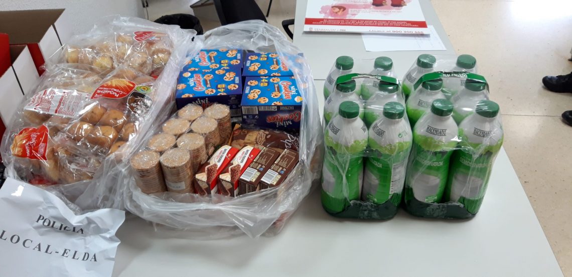 elda-donacion-comida-policia-local-marzo-2020