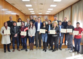 elda-entrega-diplomas-escuela-acogida-marzo-2019