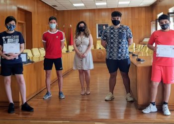 Juventud entrega los premios a los ganadores de los torneos online