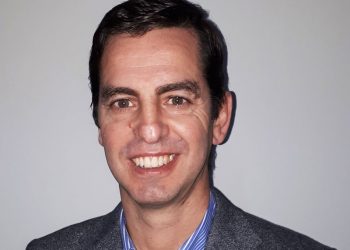 La enfermedad rara que convierte el cuerpo humano en un ‘doble esqueleto’