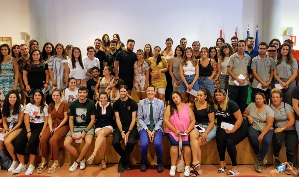 Rubén Alfaro agradece la labor de los jóvenes que han trabajado en el Ayuntamiento