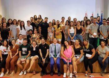 Rubén Alfaro agradece la labor de los jóvenes que han trabajado en el Ayuntamiento