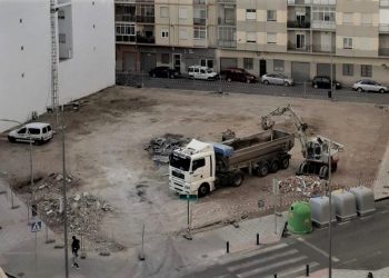 Elda comienza la construcción de un aparcamiento municipal en el antiguo depósito de vehículos