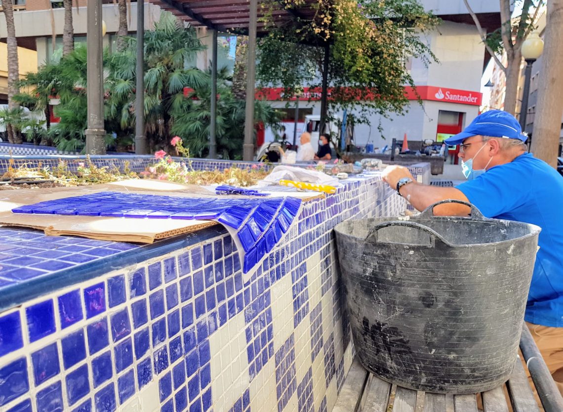 El Ayuntamiento de Elda repara los desperfectos de la Plaza Sagasta