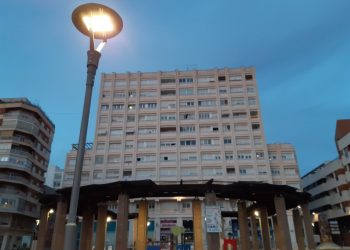 Elda renueva el alumbrado de la Plaza del Zapatero para mejorar la eficiencia energética y reducir el consumo