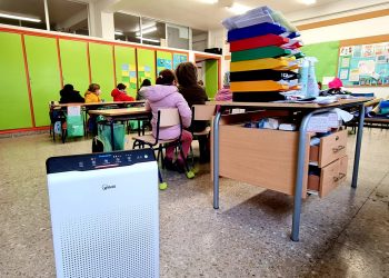 Elda completa la instalación de 374 purificadores de aire y detectores de nivel de CO2