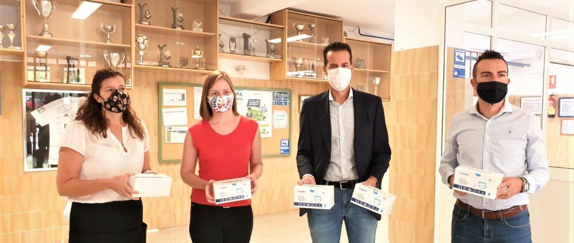 El Ayuntamiento de Elda comienza la distribución de 14.000 mascarillas en 22 centros educativos